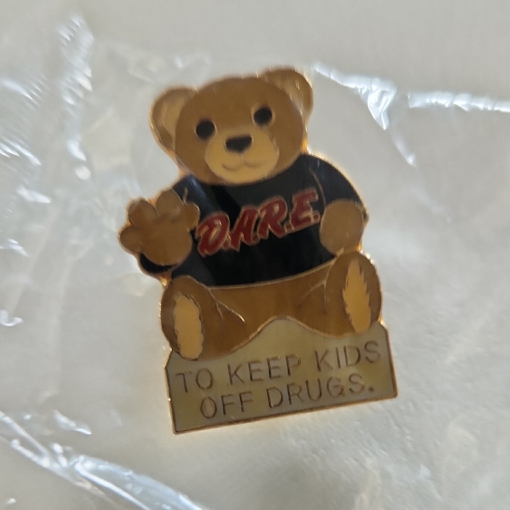 💥FALL SALE💥 VINTAGE Teddy Bear Pin - Gold and Black